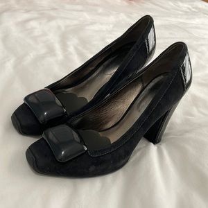 Kenneth Cole New York with silver technology 4” heel pump suede